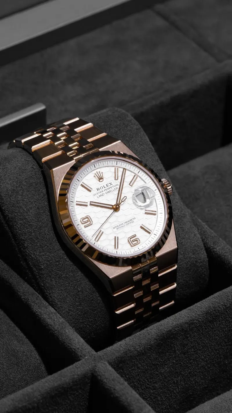 Rolex Land-Dweller 36 Everose, Everose gold, White honeycomb dial, Flat Jubilee bracelet