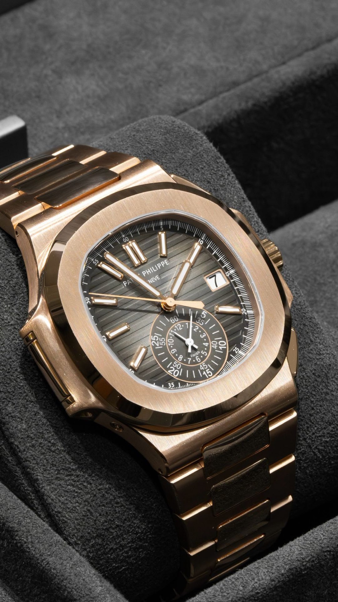 Aquanaut Luce Rose Gold Diamond — Rose gold · White embossed dial · Diamond bezel · Rubber strap — Patek Philippe