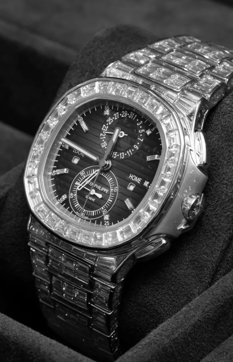 Patek Philippe Nautilus 5711 White Gold Diamond, White gold, Grey gradient dial, Baguette-diamond bezel