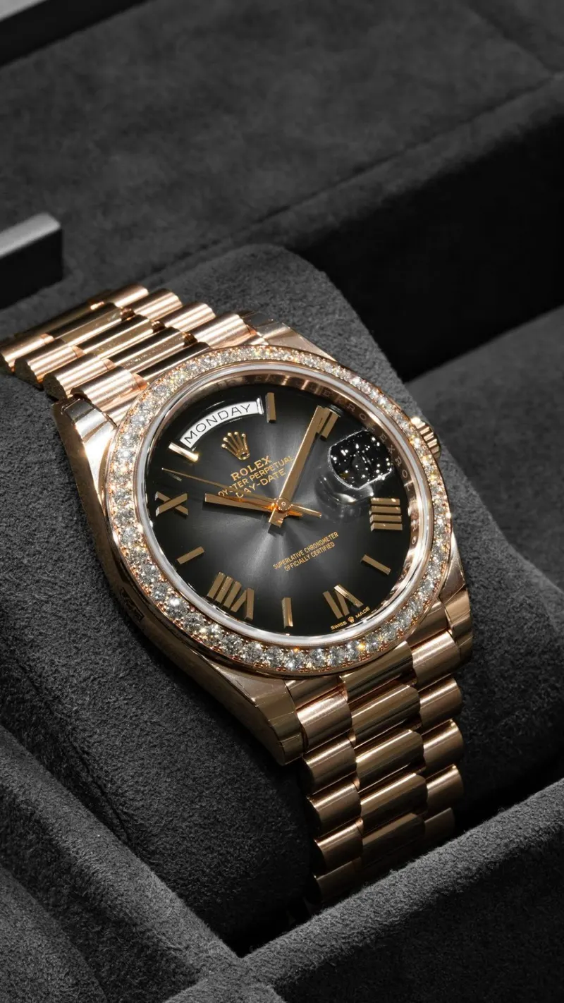 Rolex Day-Date 40 Rose Gold Diamond Bezel, Rose gold, Black Roman dial, Diamond bezel, President
