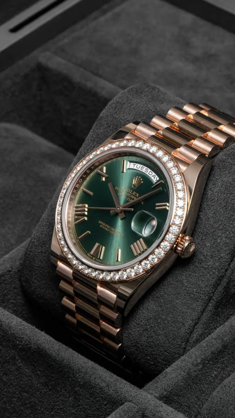 Rolex Day-Date 40 Everose Olive Green, Everose, Olive-green Roman dial, Diamond bezel, President