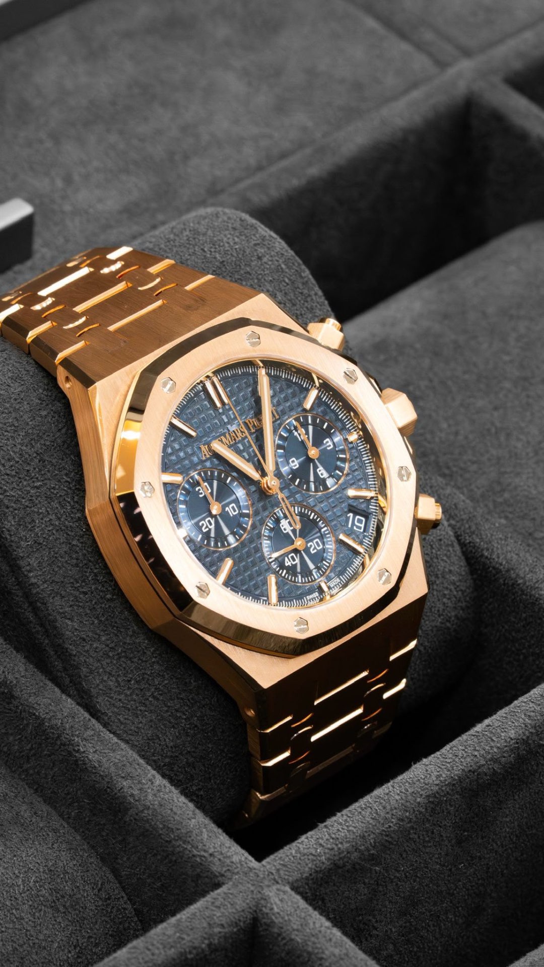 Royal Oak Concept Rainbow Flying Tourbillon — White gold · Baguette diamonds and rainbow sapphires · Tourbillon — Audemars Piguet